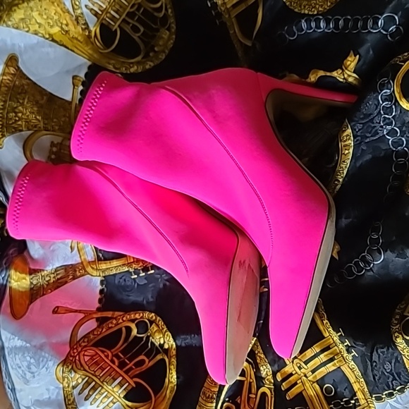 Giuseppe Zanotti hot pink booties - Picture 4 of 7